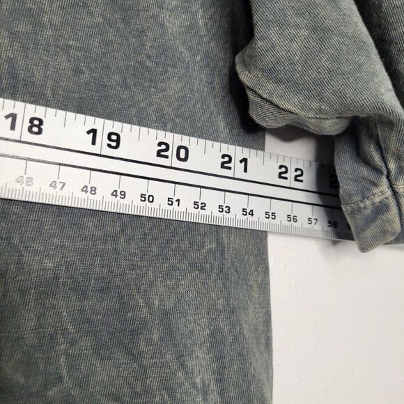 Sweetheart of the Rodeo grunge pinup lived in short sleeve shirt size large - Picture 4 of 5